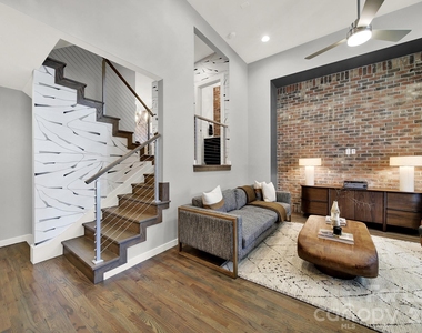 428 E 33rd Street - Photo Thumbnail 4