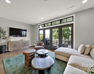 428 E 33rd Street - Photo Thumbnail 14