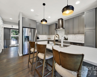 428 E 33rd Street - Photo Thumbnail 9