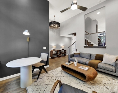 428 E 33rd Street - Photo Thumbnail 2