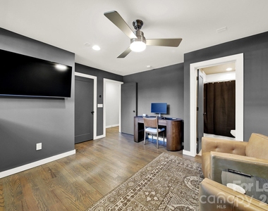 428 E 33rd Street - Photo Thumbnail 29
