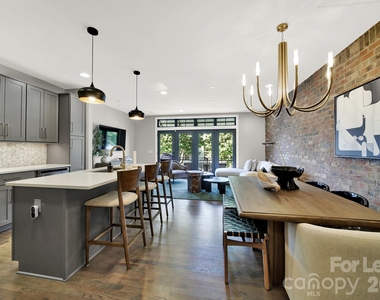 428 E 33rd Street - Photo Thumbnail 8
