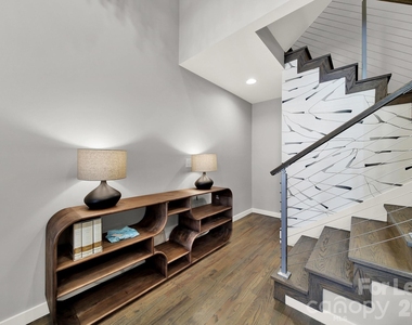 428 E 33rd Street - Photo Thumbnail 5