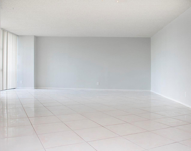 800 Parkview Drive - Photo Thumbnail 3