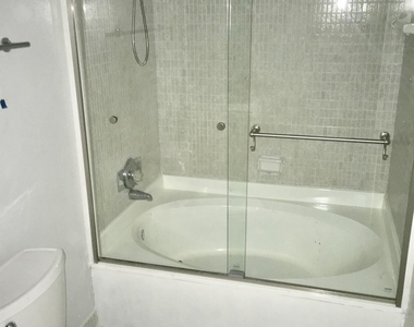800 Parkview Drive - Photo Thumbnail 12