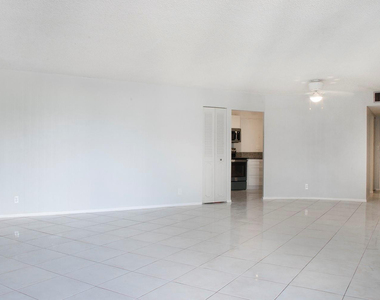 800 Parkview Drive - Photo Thumbnail 4