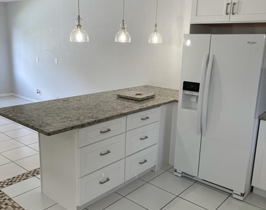 440 Se 2nd Avenue - Photo Thumbnail 2