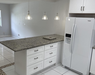 440 Se 2nd Avenue - Photo Thumbnail 3