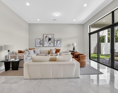 17358 Santaluce Manor - Photo Thumbnail 11