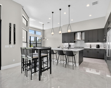 17358 Santaluce Manor - Photo Thumbnail 15