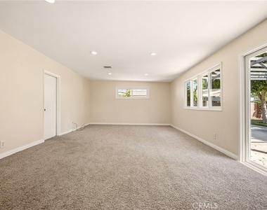 1225 W Glenmere - Photo Thumbnail 11
