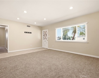 1225 W Glenmere - Photo Thumbnail 9