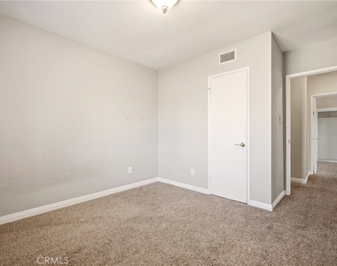 1225 W Glenmere - Photo Thumbnail 15