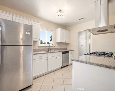 1225 W Glenmere - Photo Thumbnail 4
