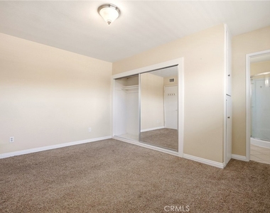1225 W Glenmere - Photo Thumbnail 22