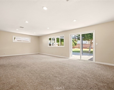 1225 W Glenmere - Photo Thumbnail 16