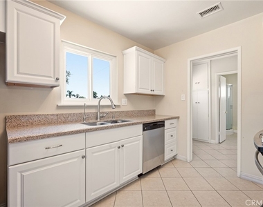 1225 W Glenmere - Photo Thumbnail 5