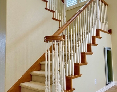 281 Mesa Drive - Photo Thumbnail 5