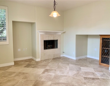 281 Mesa Drive - Photo Thumbnail 6