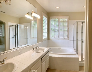 281 Mesa Drive - Photo Thumbnail 16