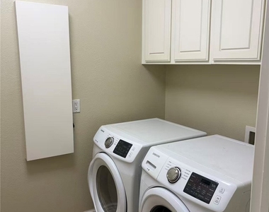 281 Mesa Drive - Photo Thumbnail 12