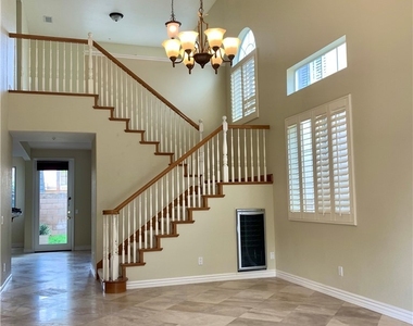 281 Mesa Drive - Photo Thumbnail 4