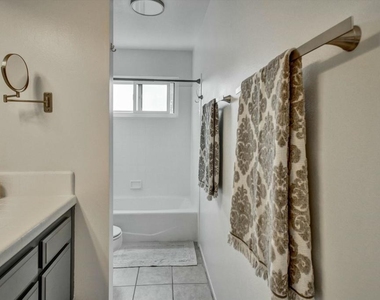 508 Village Road - Photo Thumbnail 23