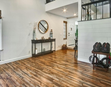 508 Village Road - Photo Thumbnail 4