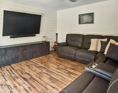 508 Village Road - Photo Thumbnail 12