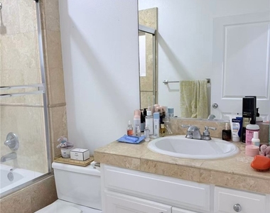 2125 S Bentley Avenue - Photo Thumbnail 16