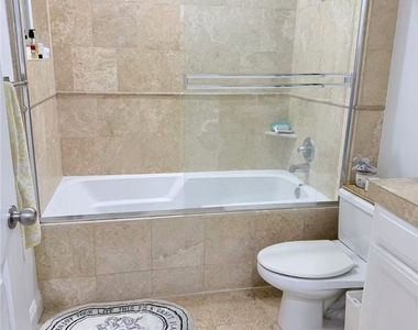 2125 S Bentley Avenue - Photo Thumbnail 17