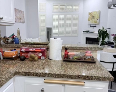 2125 S Bentley Avenue - Photo Thumbnail 10