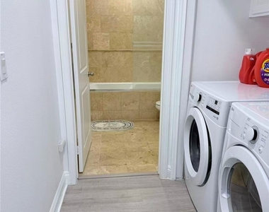 2125 S Bentley Avenue - Photo Thumbnail 12