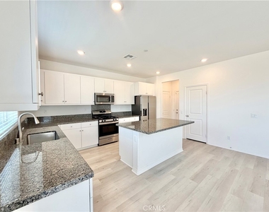 36980 Camino Springs Avenue - Photo Thumbnail 12