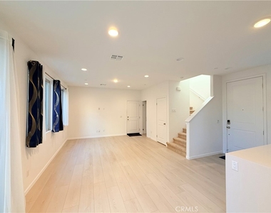 29502 Marx Way - Photo Thumbnail 10