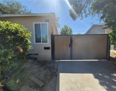 8913 Rathburn Avenue - Photo Thumbnail 2