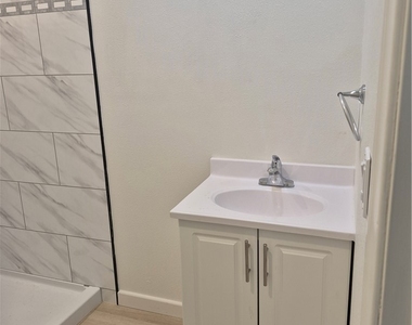 8913 Rathburn Avenue - Photo Thumbnail 11