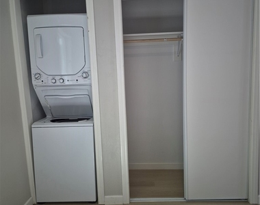 8913 Rathburn Avenue - Photo Thumbnail 10