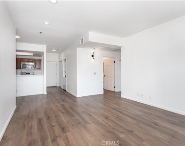19350 Sherman Way - Photo Thumbnail 9