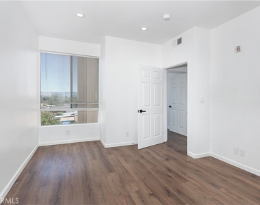 19350 Sherman Way - Photo Thumbnail 15