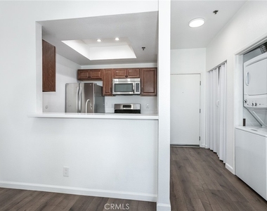 19350 Sherman Way - Photo Thumbnail 4