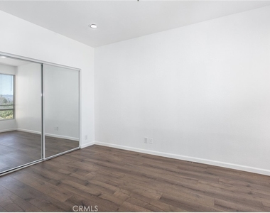 19350 Sherman Way - Photo Thumbnail 14