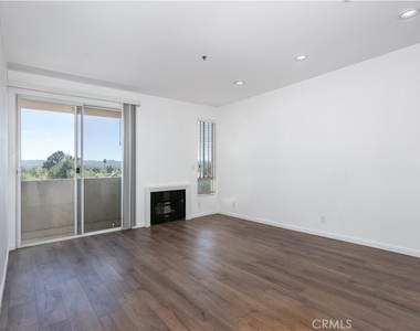 19350 Sherman Way - Photo Thumbnail 8