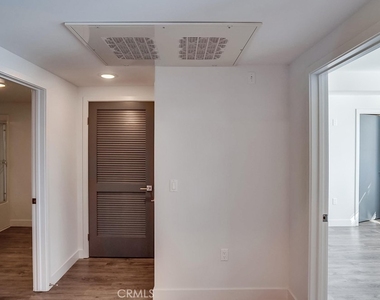 6015 Woodman Avenue - Photo Thumbnail 22