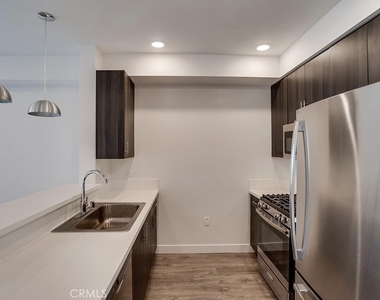 6015 Woodman Avenue - Photo Thumbnail 2