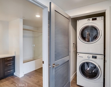 6015 Woodman Avenue - Photo Thumbnail 16