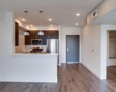 6015 Woodman Avenue - Photo Thumbnail 7