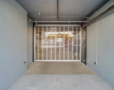 6015 Woodman Avenue - Photo Thumbnail 33