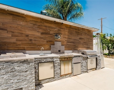 16155 Hamlin Street - Photo Thumbnail 1