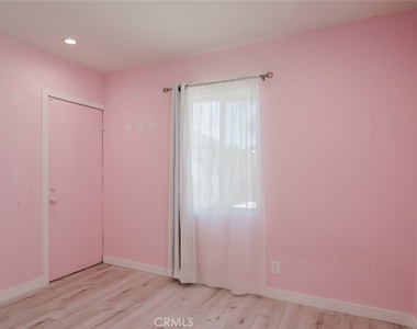 16155 Hamlin Street - Photo Thumbnail 17